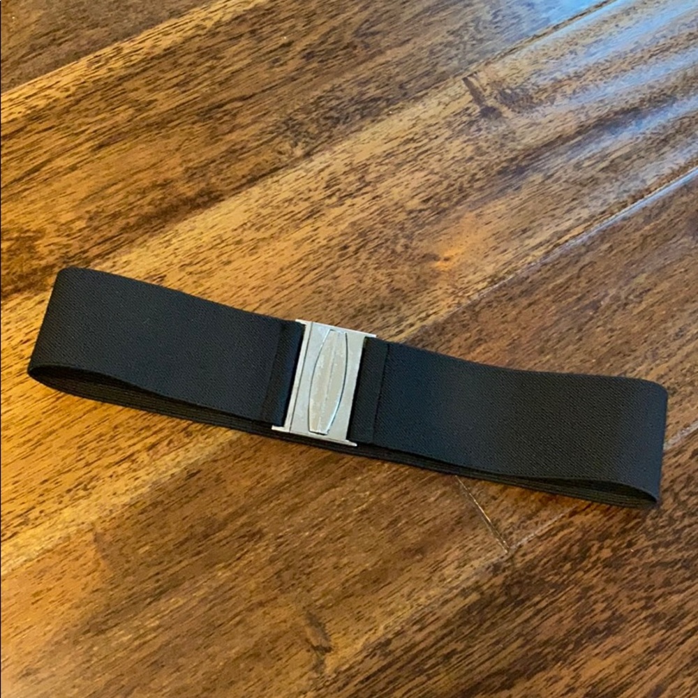 Elastic belt